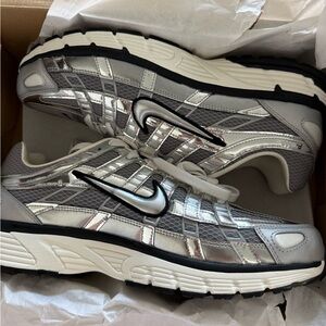 NWT! Nike Metallic Silver and Black Sneakers